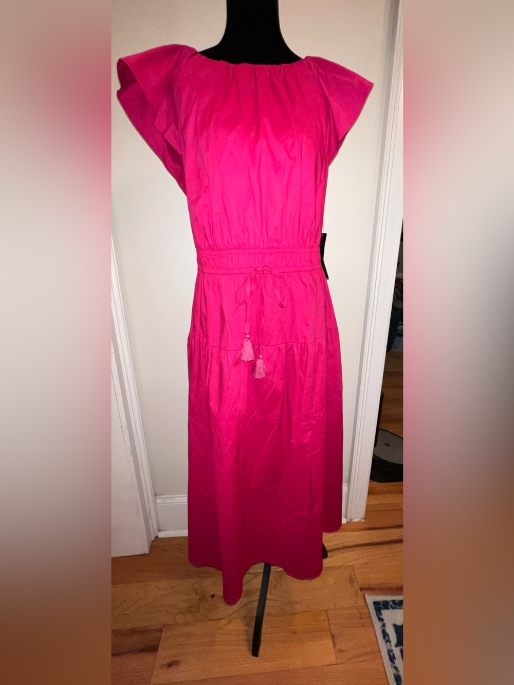 Maggie London Woman Cotton Midi Dress.
NWT Size: 14W. Retail: $148. Asking: $98.